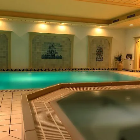 Gartensuite-kamin-sauna-pool-garten *