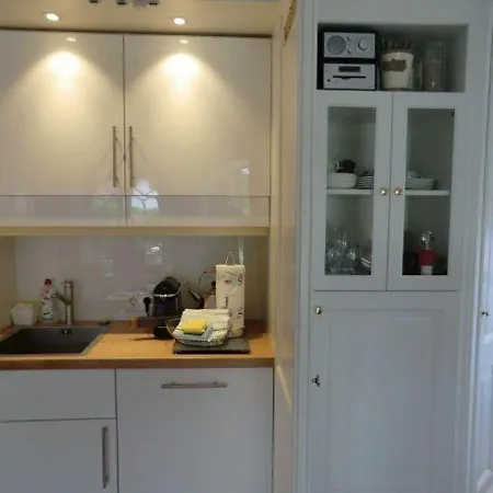 Gartensuite-kamin-sauna-pool-garten アパート *